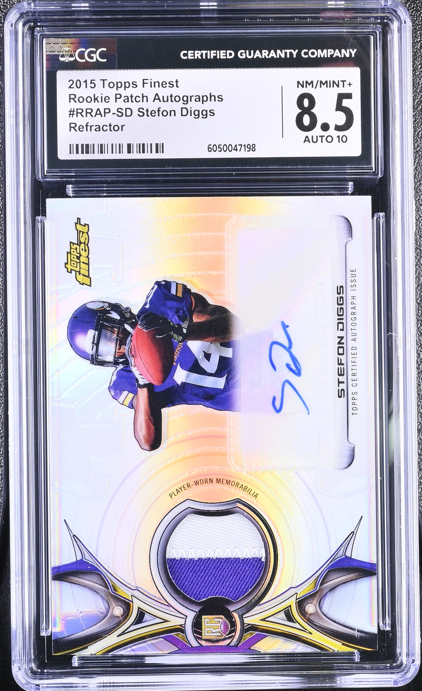 Stefon Diggs 2015 Finest #RRAP-SD Rookie Patch Autographs CGC 8.5