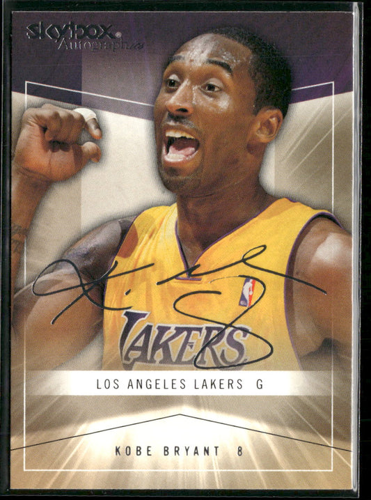 2004-05 SkyBox Autographics Kobe Bryant #17